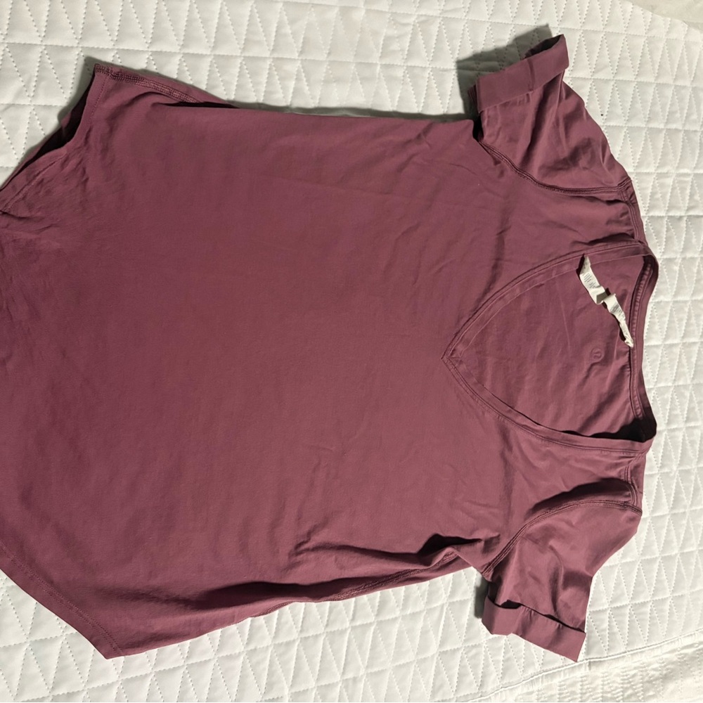 V-Neck Lululemon Love tee